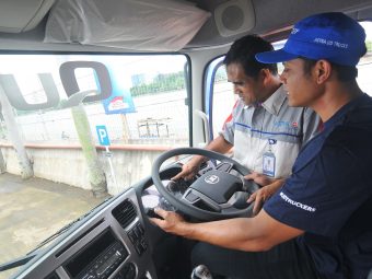 UD Trucks Quester Mengusung Efisiensi Bahan Bakar di Truk Berat