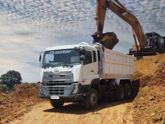 Terdapat 2 Jenis, Apa Bedanya Truk Rigid dan Truk Tractor Head?