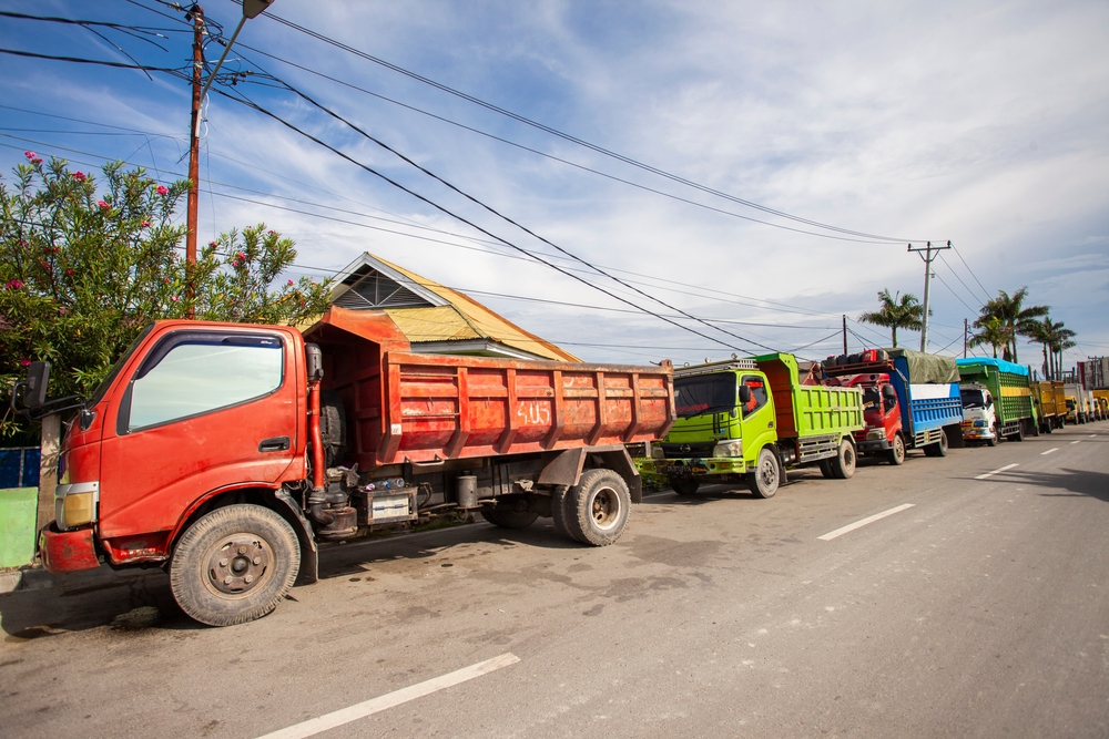 bahu jalan untuk istirahat sopir truk
