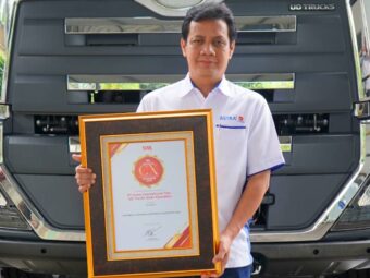 Astra UD Trucks Raih SWA Customer Experience Champions 2025 