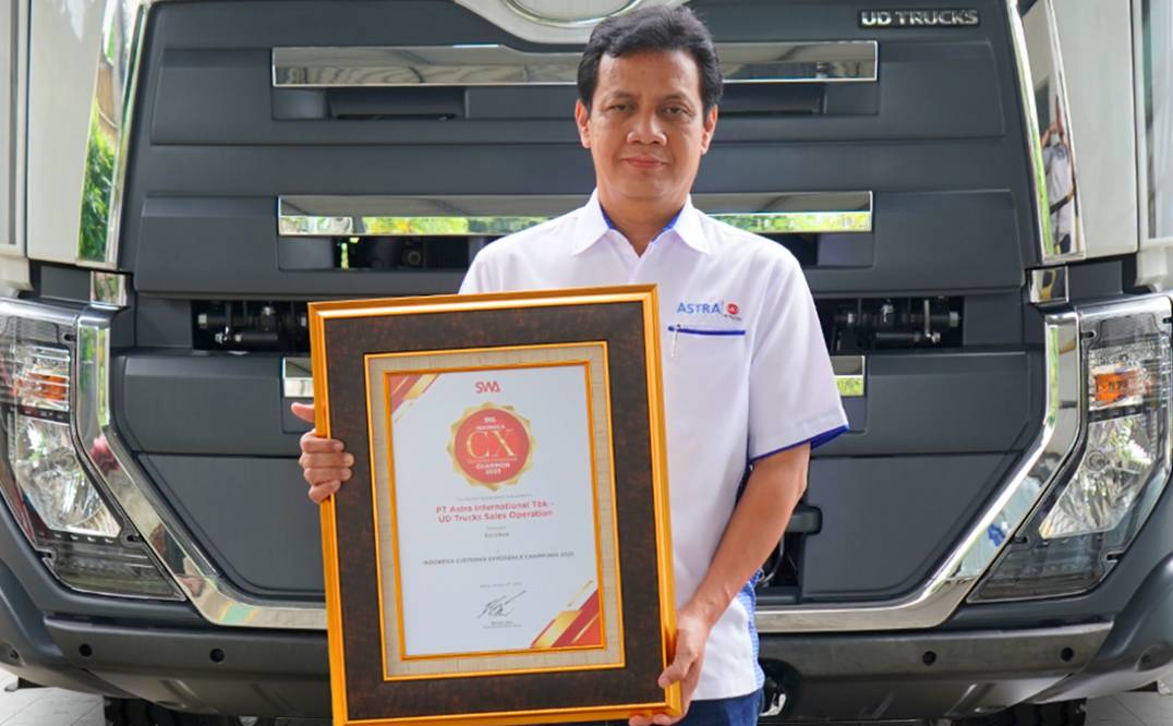 Astra UD Trucks Raih SWA Customer Experience Champions 2025 