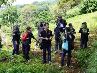 Media Visit Astra UD Trucks ke Desa Sejahtera Astra Boja Farm
