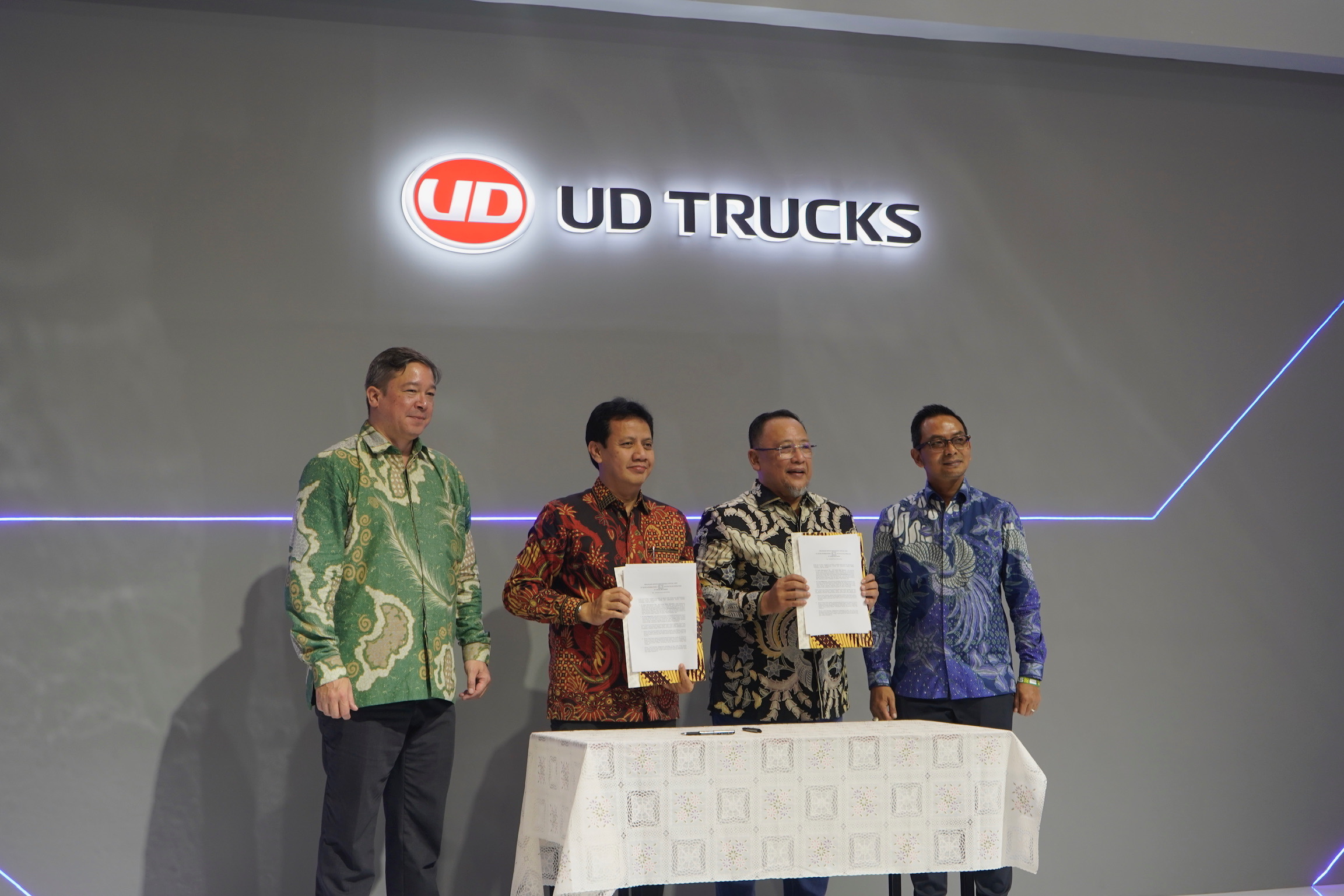 UD Trucks Indonesia, Astra UD Trucks, dan PT Trans Migasindo Perkuat Keandalan Armada Distribusi Energi melalui Kontrak Servis MCP